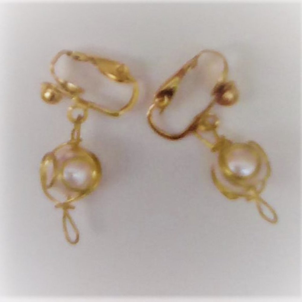 💮Gold & 'pearl' no pierce CLIP on earrings